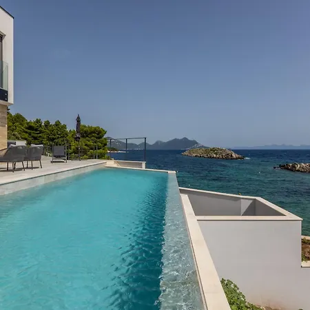 Beachfront Mare With Seaview And Pool Pijavicino