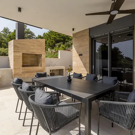 Beachfront Mare With Seaview And Pool Pijavicino