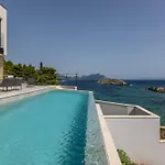 Beachfront Mare With Seaview And Pool Pijavicino