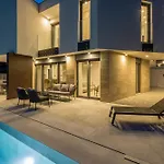 Beachfront Mare With Seaview And Pool Pijavicino