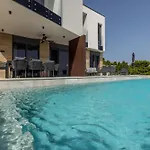 Beachfront Mare With Seaview And Pool *
