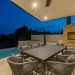 Beachfront Mare With Seaview And Pool Villa