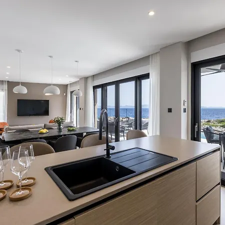 Villa Beachfront Mare With Seaview And Pool