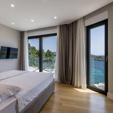 Villa Beachfront Mare With Seaview And Pool