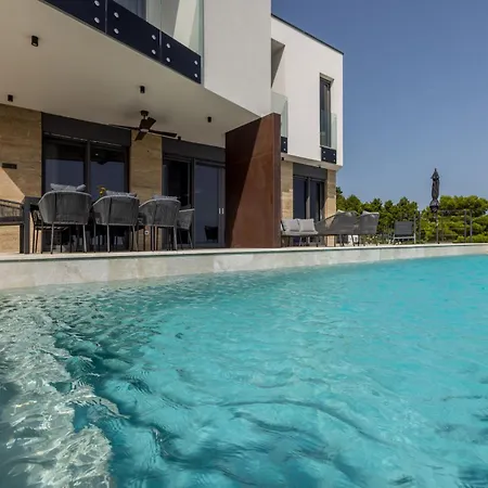 Beachfront Mare With Seaview And Pool *