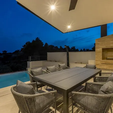 Beachfront Mare With Seaview And Pool Villa