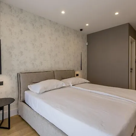 Beachfront Mare With Seaview And Pool Pijavicino