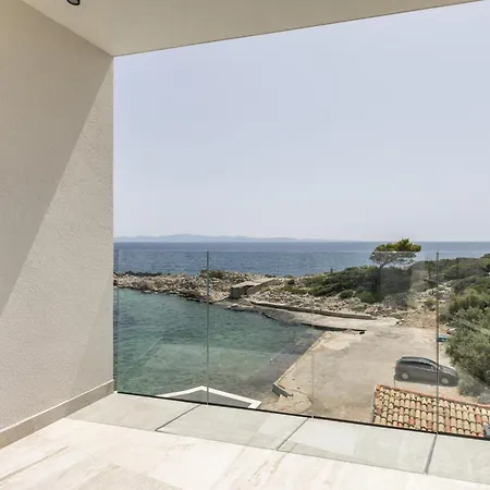 Villa Beachfront Mare With Seaview And Pool