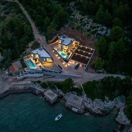 Beachfront Mare With Seaview And Pool *